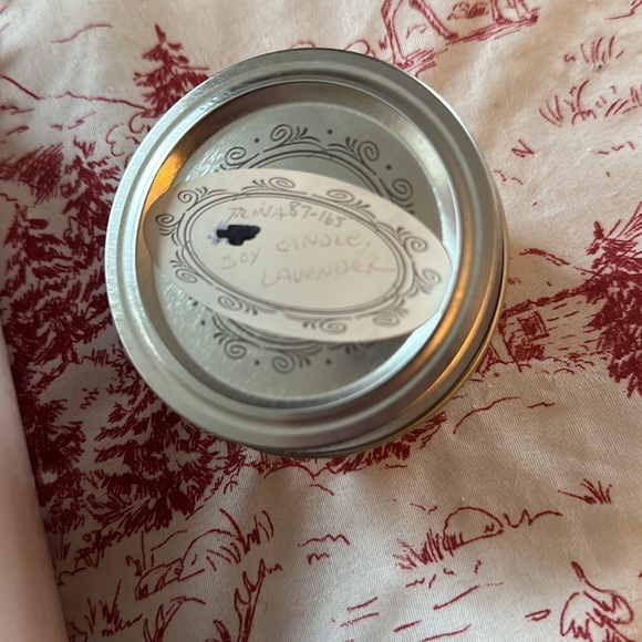 Lotion and candle bundle - Picture 6 of 9